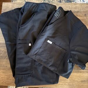 Figs Black Scrub Set